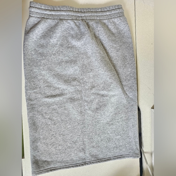 Aritzia TNA Cariboo skirt in healther athletic grey. Size M - Picture 5 of 8